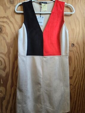 Zaba Sleeveless Colorblock Mini Dress in Beige, Black & Red